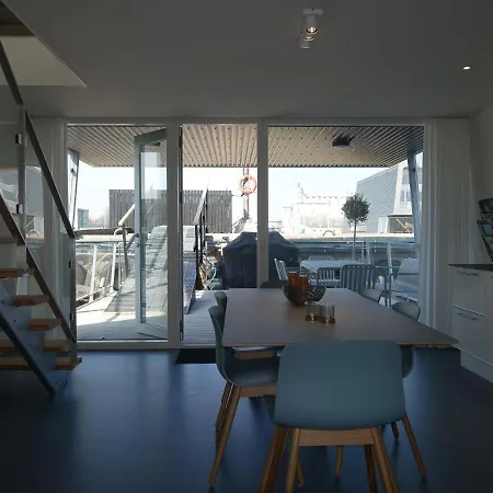 بوتيل Houseboat On Bornholm *