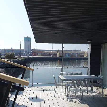 Houseboat On Bornholm بوتيل *