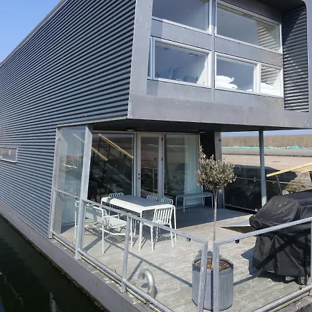 Houseboat On Bornholm بوتيل *