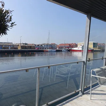 بوتيل Houseboat On Bornholm *